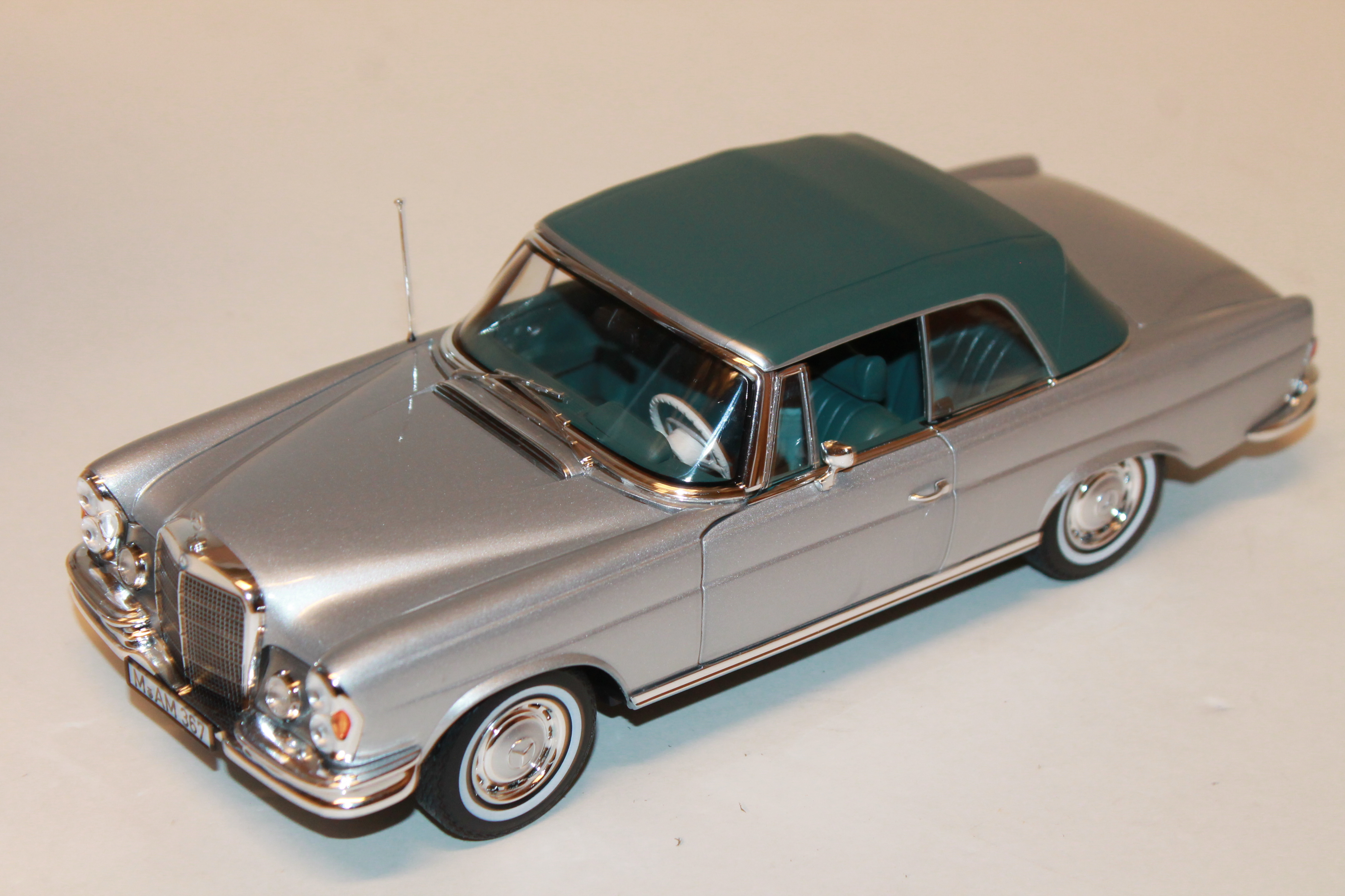 CABRIOLET DES ANNEES 60 PARTIES OUVRANTES