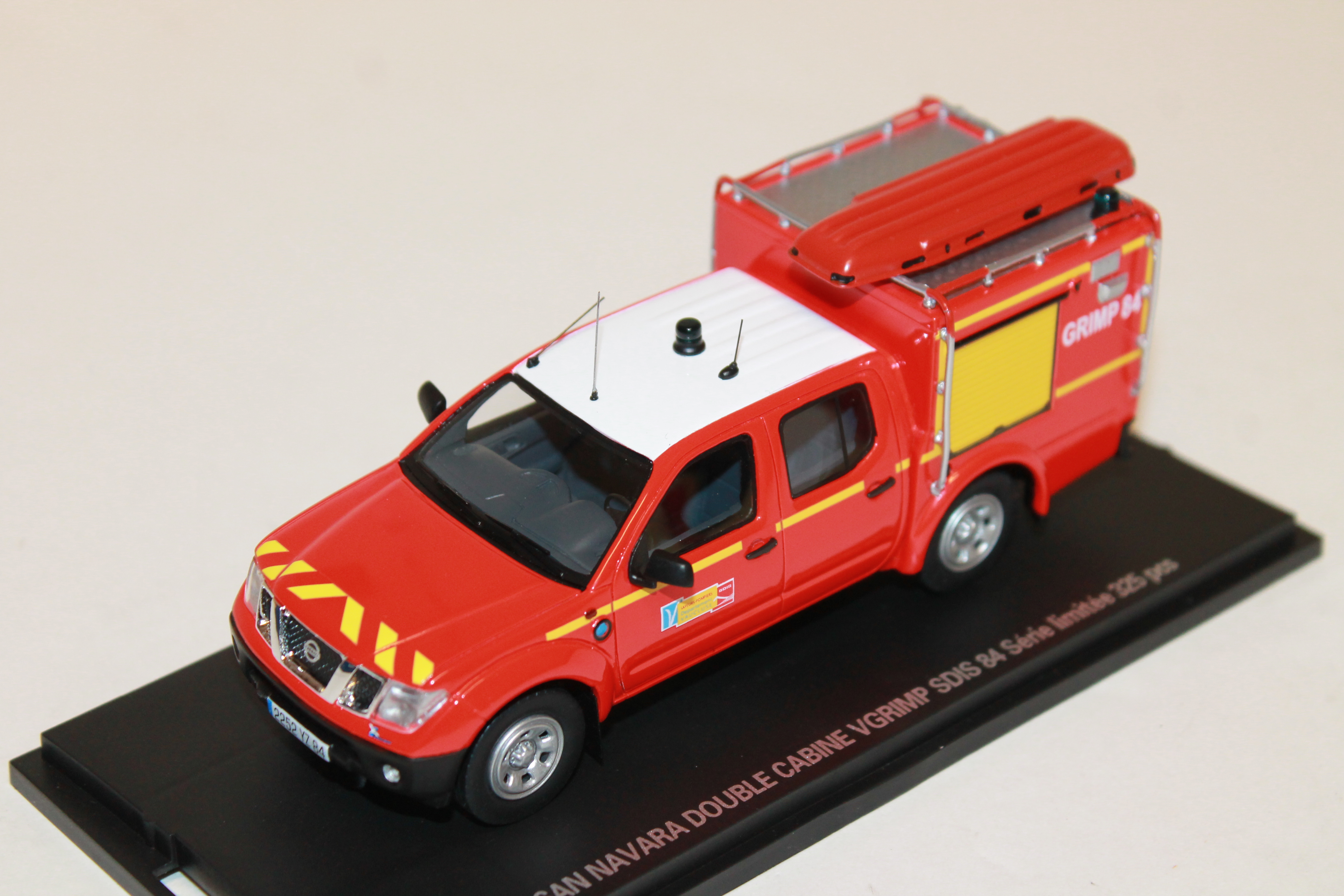 NISSAN NAVARRA DOUBLE CABINE VGRIMP SDIS 84 ALARME 1/43°