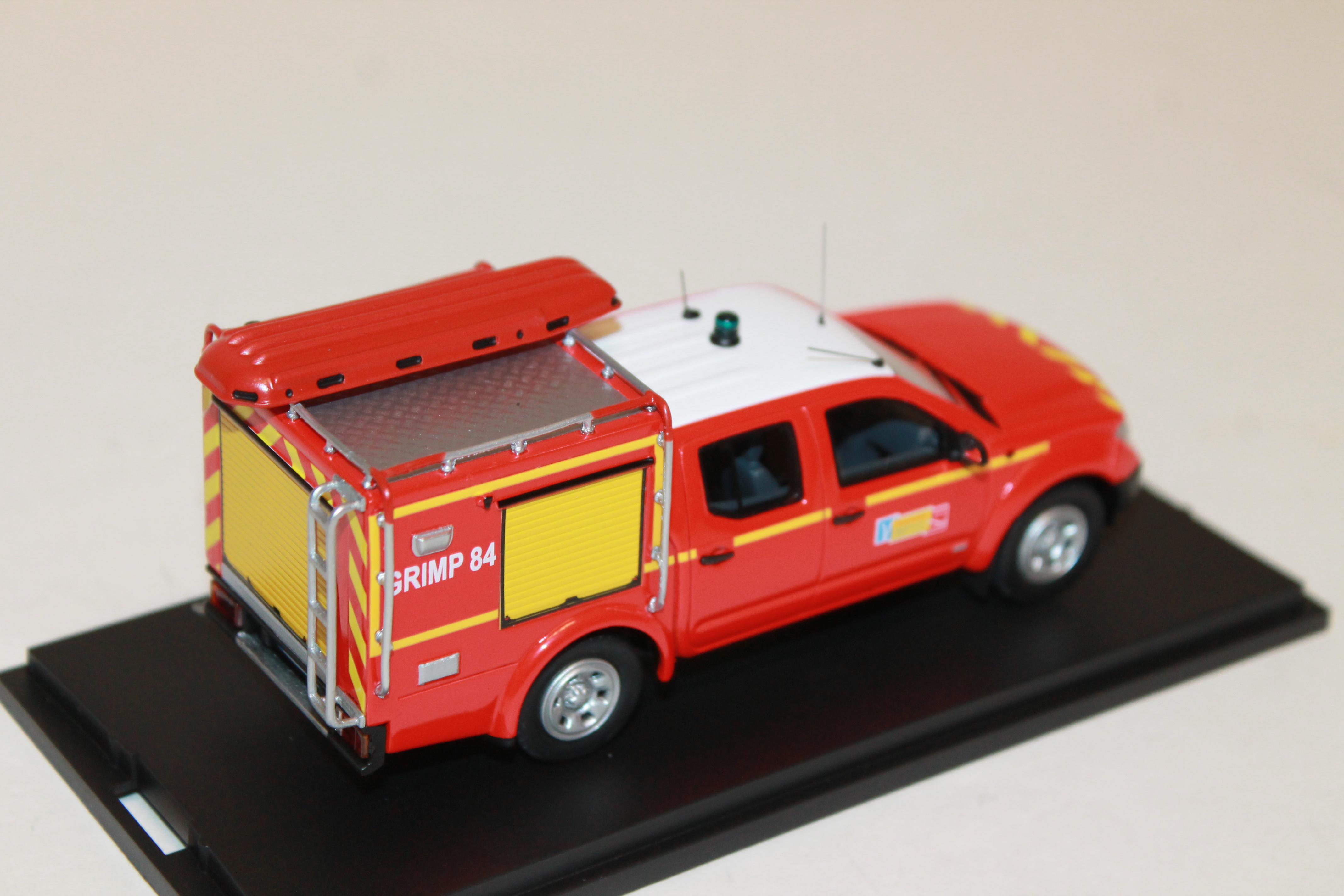 NISSAN NAVARRA DOUBLE CABINE VGRIMP SDIS 84 ALARME 1/43°