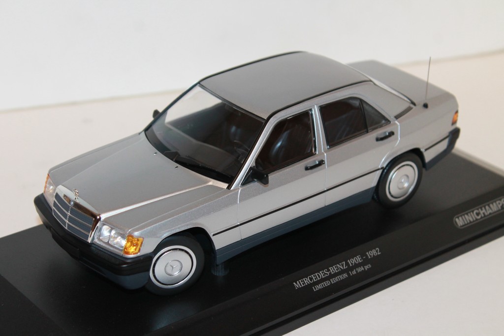 MERCEDEZ-BENZ 190E 1982 MINICHAMPS 1/18°