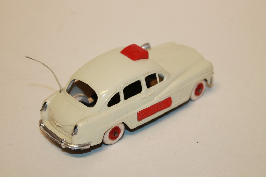 VEDETTE 54 "AMBULANCE" NOREV 1/43°