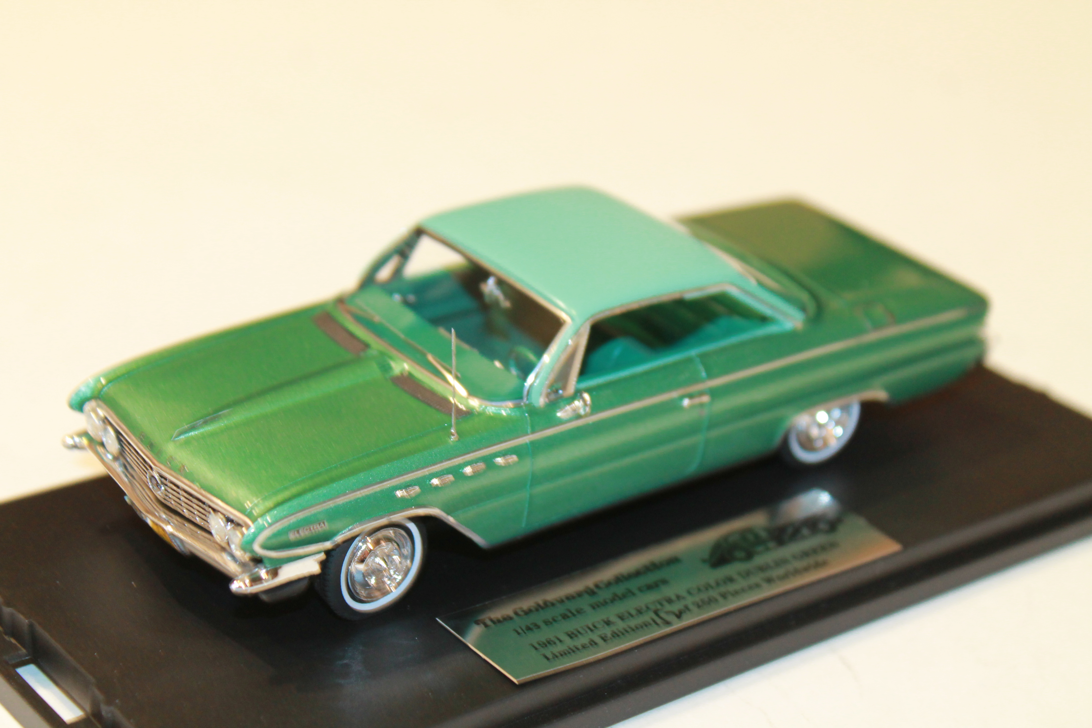 BUICK ELECTRA COLOR DUBLIN GREEN