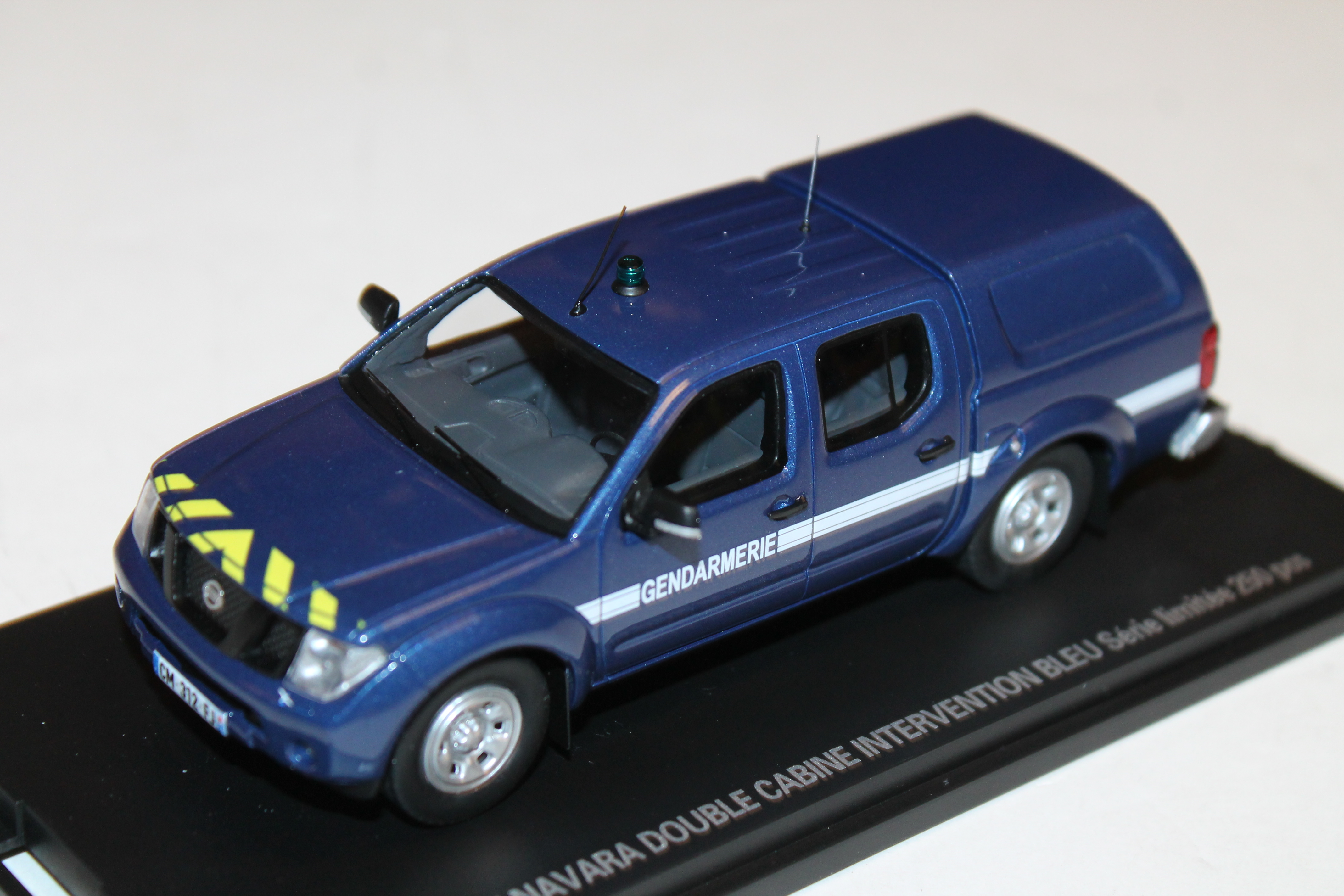 NISSAN NAVARA DOUBLE CABINE GENDARMERIE ALARME 1/43°