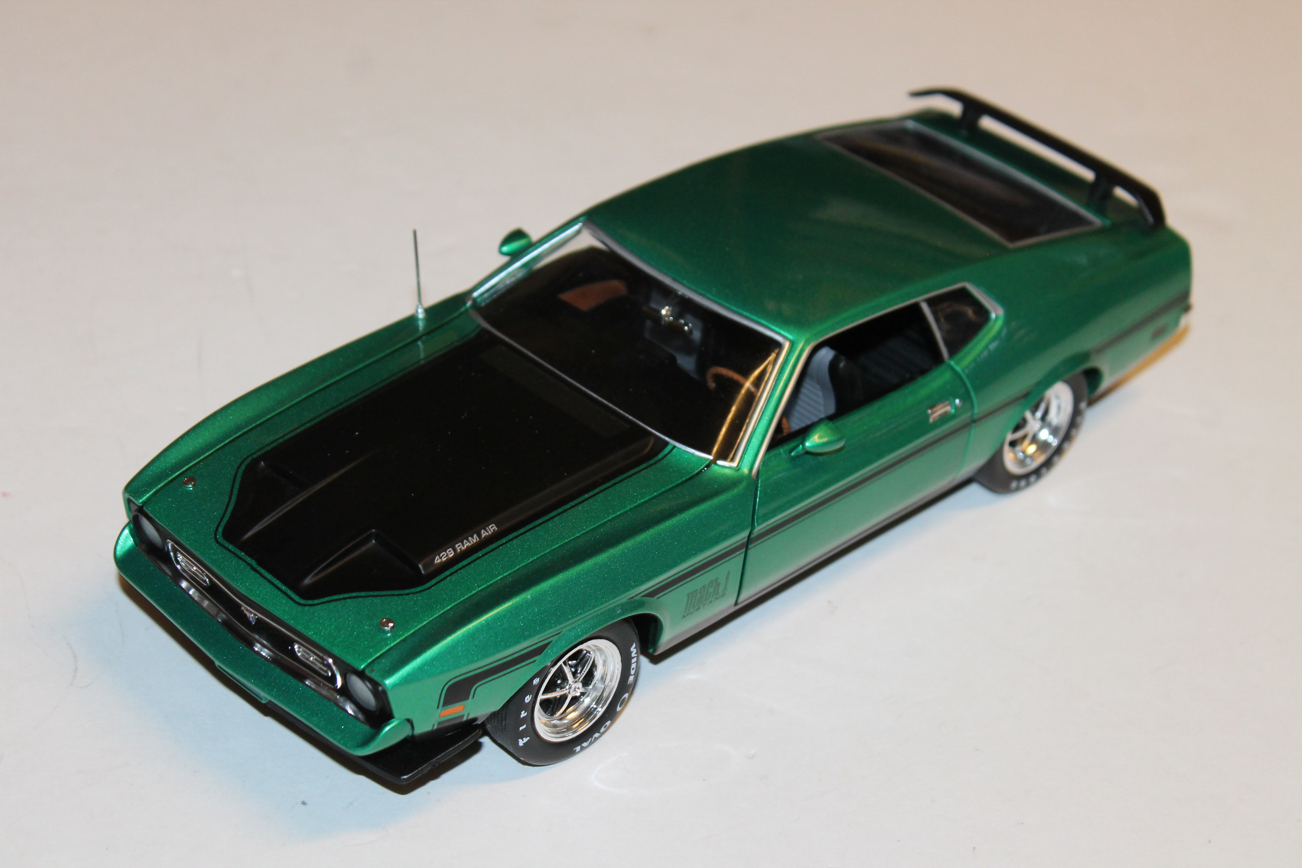 FORD MUSTANG MACH 1 VERTE 1971 AUTO WORLD 1/18°