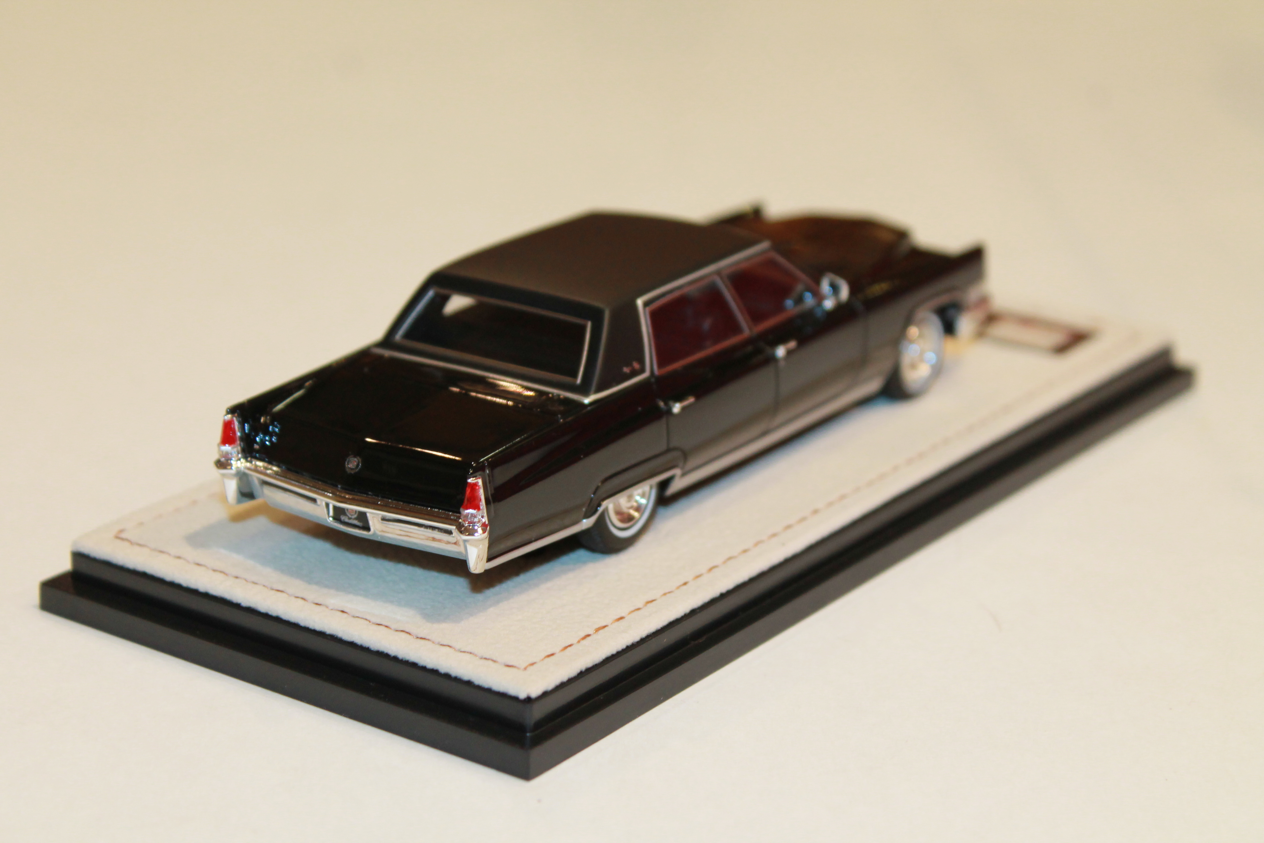VOITURE 4 PORTES AMERICAINE