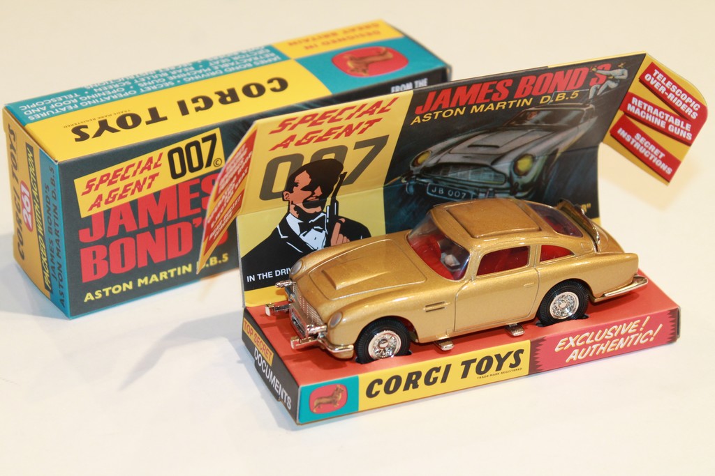 ASTON MARTIN DB5 JAMES BOND CORGI TOYS 1/43°