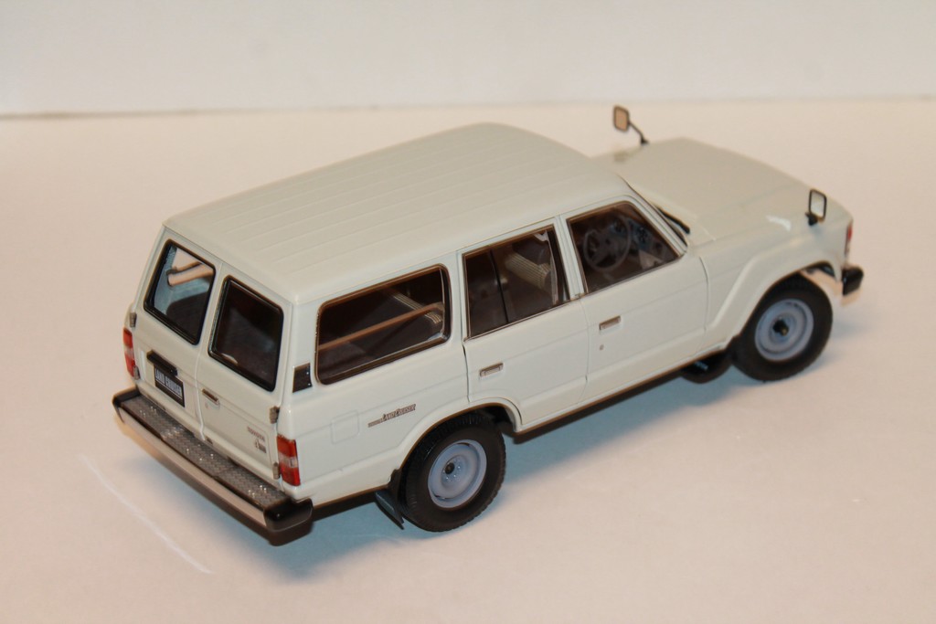 TOYOTA LAND CRUISER 60 BLANCHE KYOSHO 1/18°