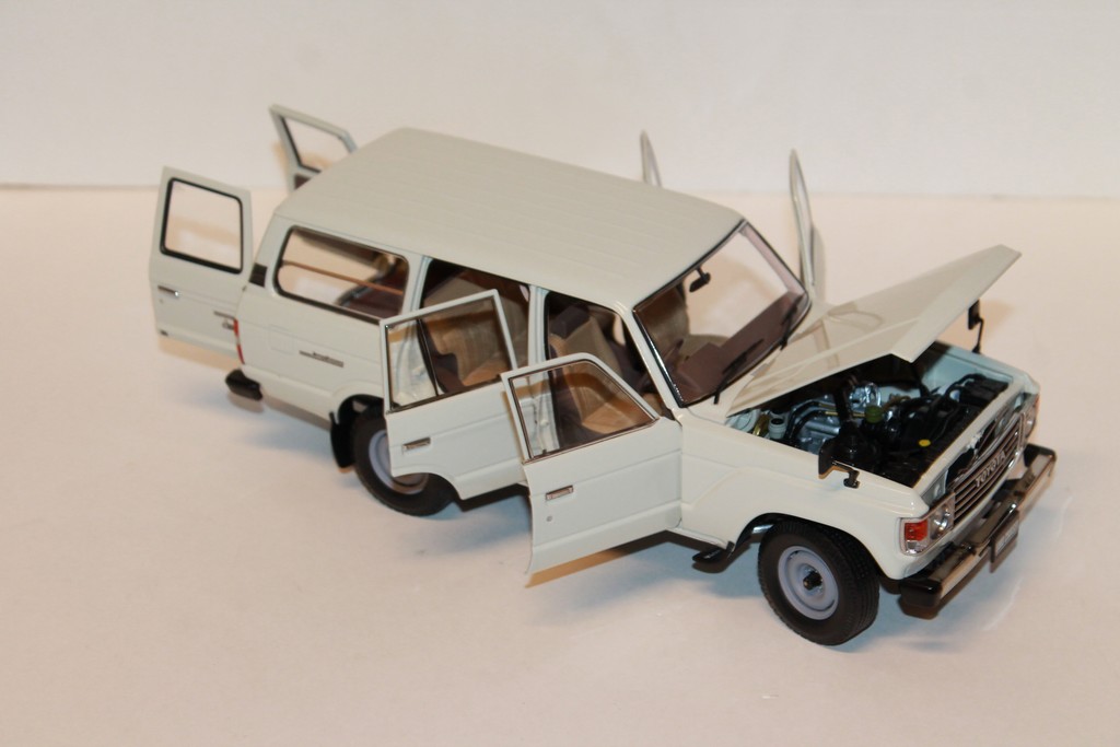 TOYOTA LAND CRUISER 60 BLANCHE KYOSHO 1/18°