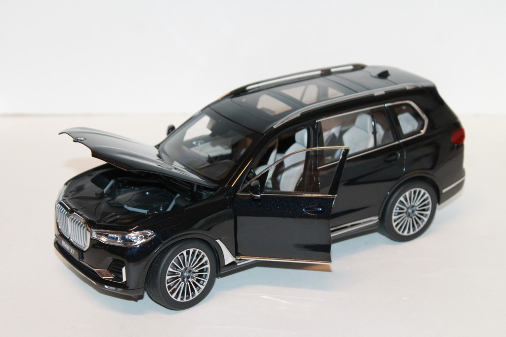 1:18 BMW X7 Miniature