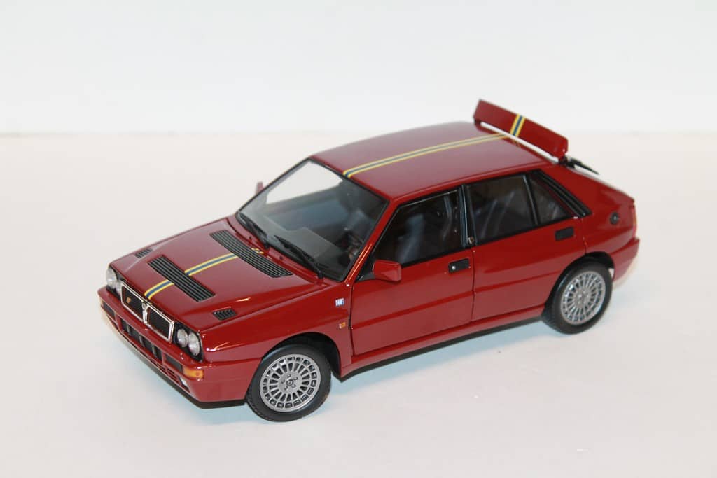 LANCIA DETA HF INTEGRALE ROUGE KYOSHO 1/18°