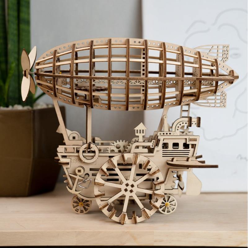 MAQUETTE BOIS BALLON DIRIGEABLE ZEPPELIN ROKR