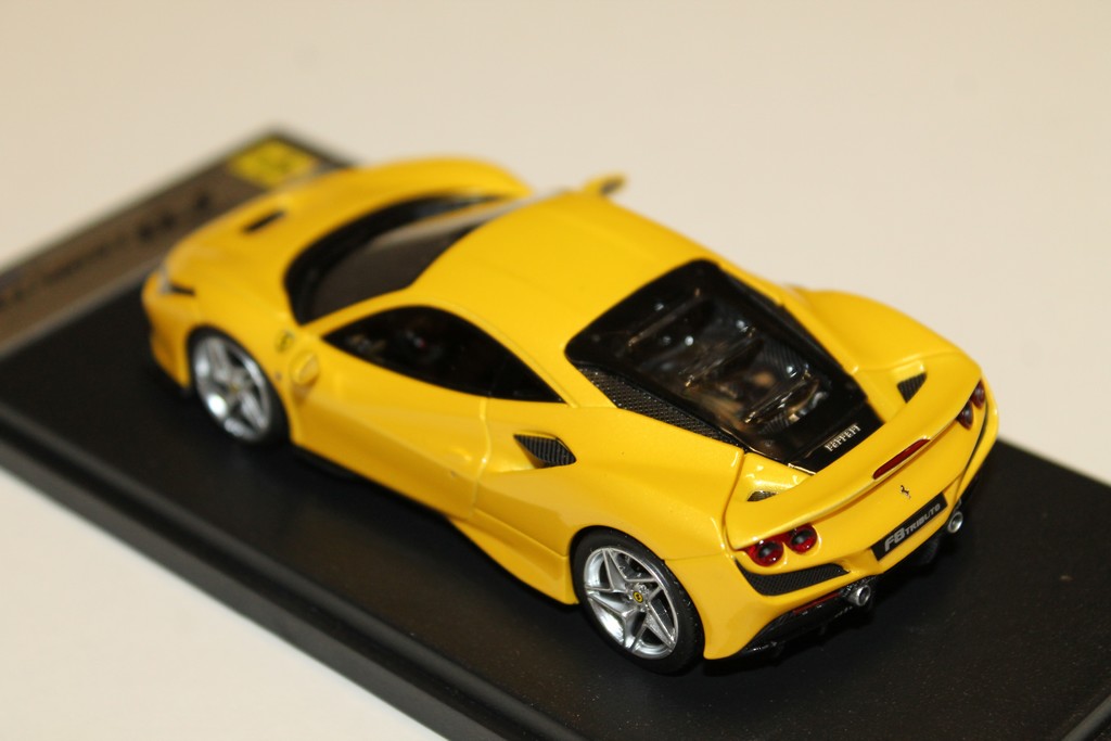FERRARI F8 TRIBUTO JAUNE LOOKSMART 1/43°