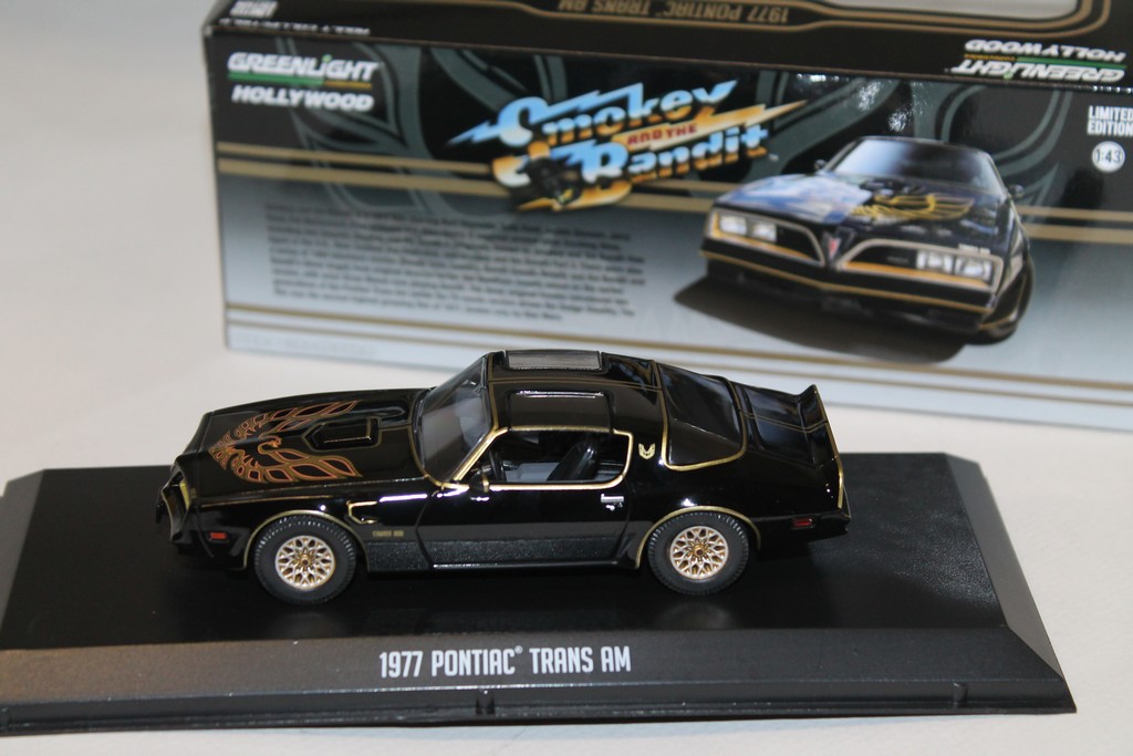 PONTIAC TRANS AM 1977 "SMOKEY AND THE BANDIT" GREENLIGHT 1/43°2