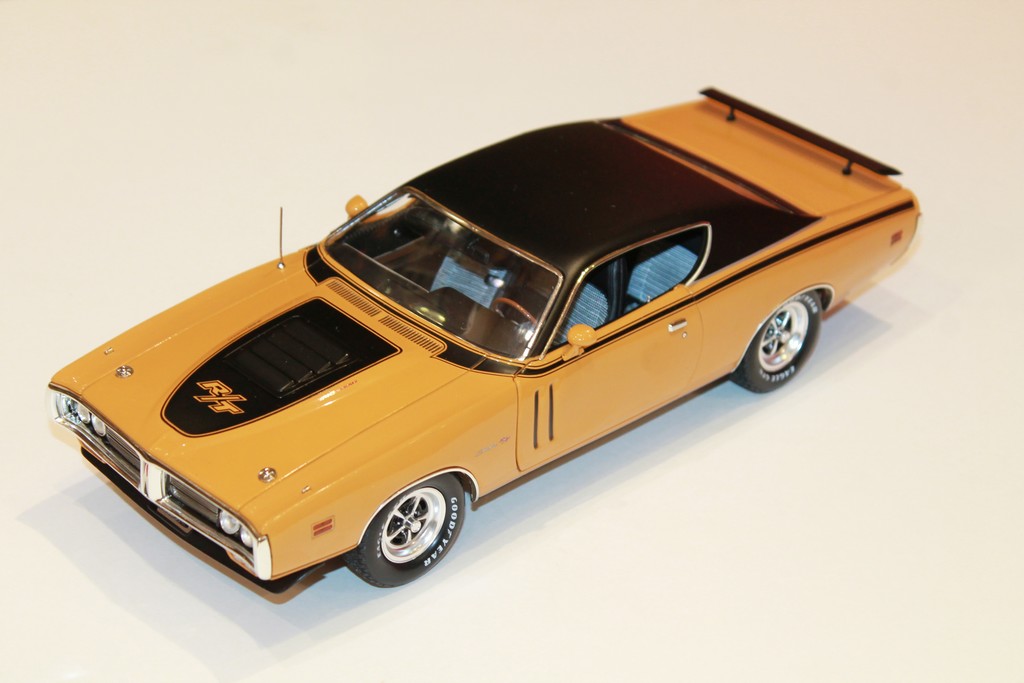 AMERICAN MUSCLE CAR, TOUTES PARTIES OUVRANTES, DETAILS MOTEUR