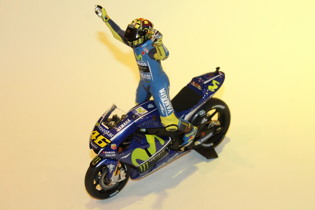 YAMAHA YZR-M1 FIGURINE ROSSI MINICHAMPS 1/12°