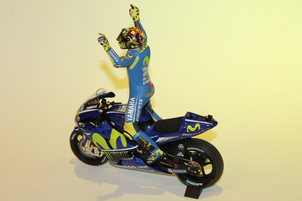 YAMAHA YZR-M1 FIGURINE ROSSI MINICHAMPS 1/12°