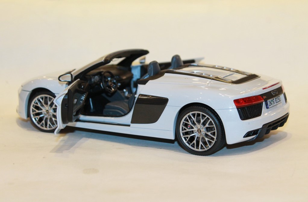 AUDI R8 SPYDER V10 GRIS 2018 ISCALE 1/18°