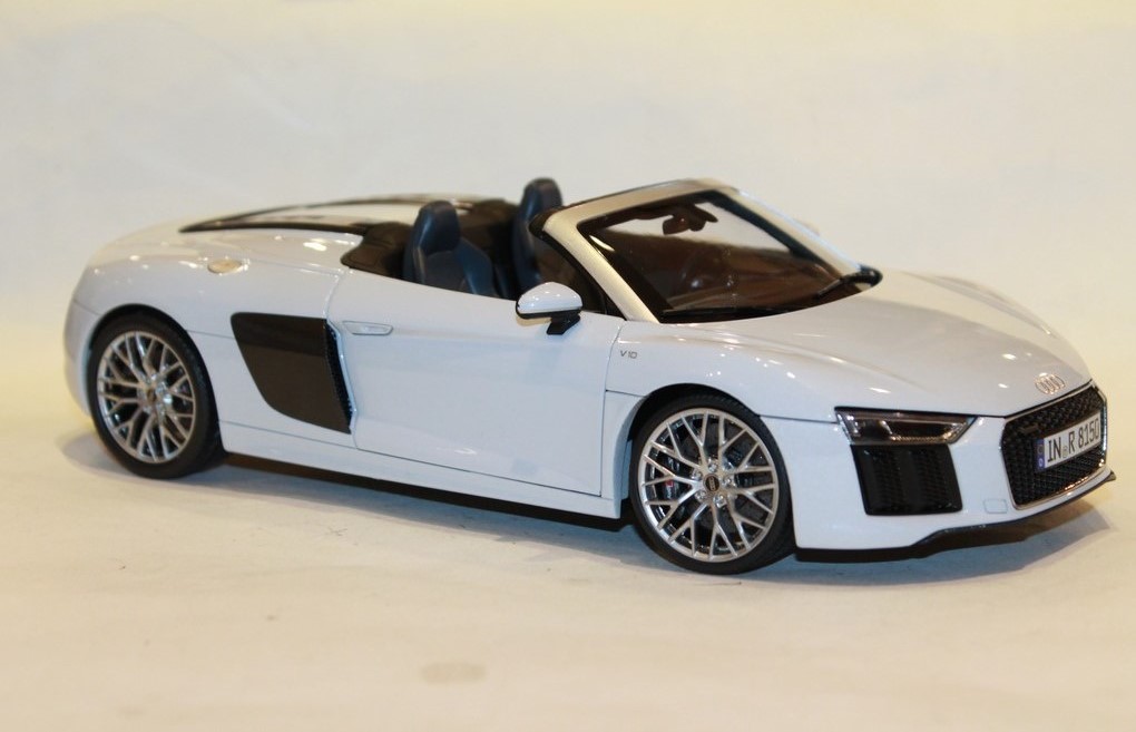 AUDI R8 SPYDER V10 GRIS 2018 ISCALE 1/18°