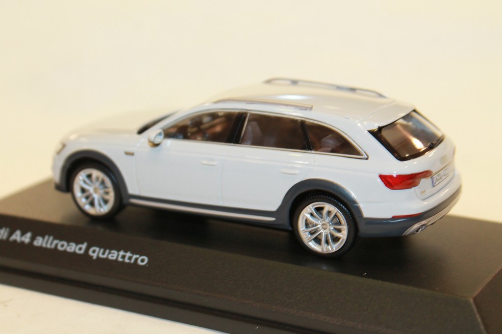 AUDI A4 ALLROAD QUATTRO BLANC 2018 SPARK 1/43°