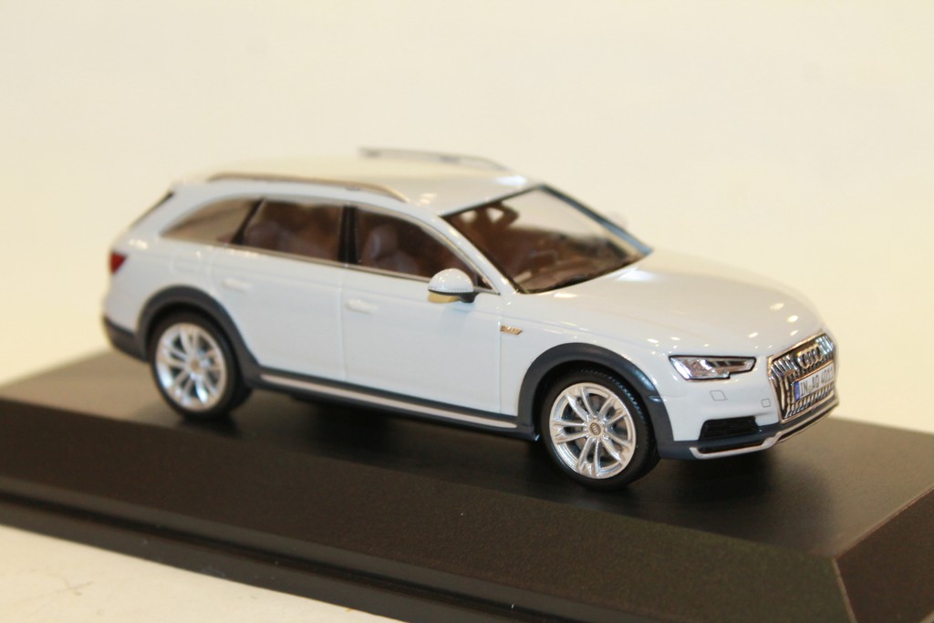 AUDI A4 ALLROAD QUATTRO BLANC 2018 SPARK 1/43°
