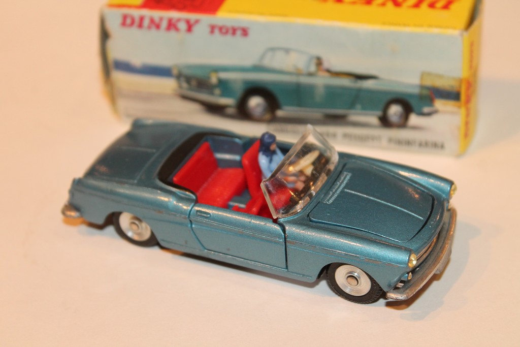 PEUGEOT 404 CAB. PININFARINA DINKY TOYS 1/43°