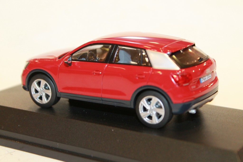 AUDI Q2 ROUGE 2016 SPARK 1/43°