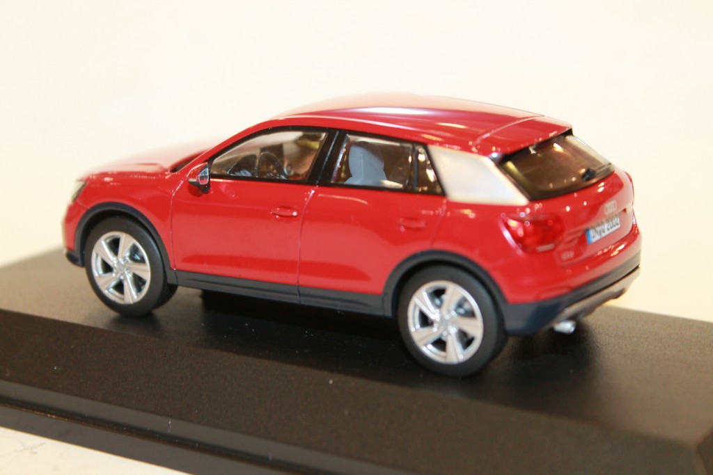 AUDI Q2 ROUGE 2016 SPARK 1/43°