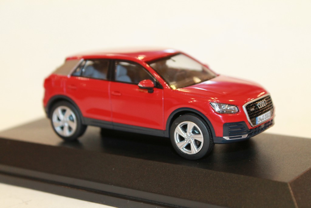 AUDI Q2 ROUGE 2016 SPARK 1/43°