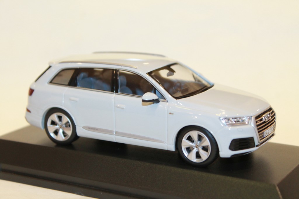 AUDI Q7 2015 BLANC SPARK 1/43°