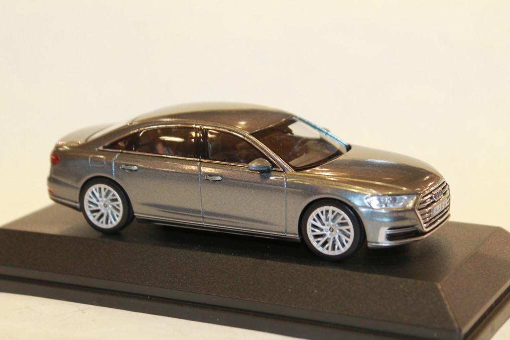AUDI A8 L GRIS 2018 ISCALE 1/43°