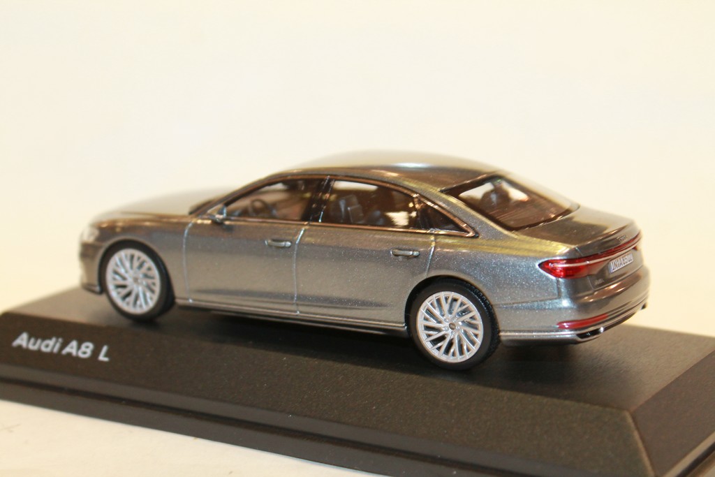 AUDI A8 L GRIS 2018 ISCALE 1/43°