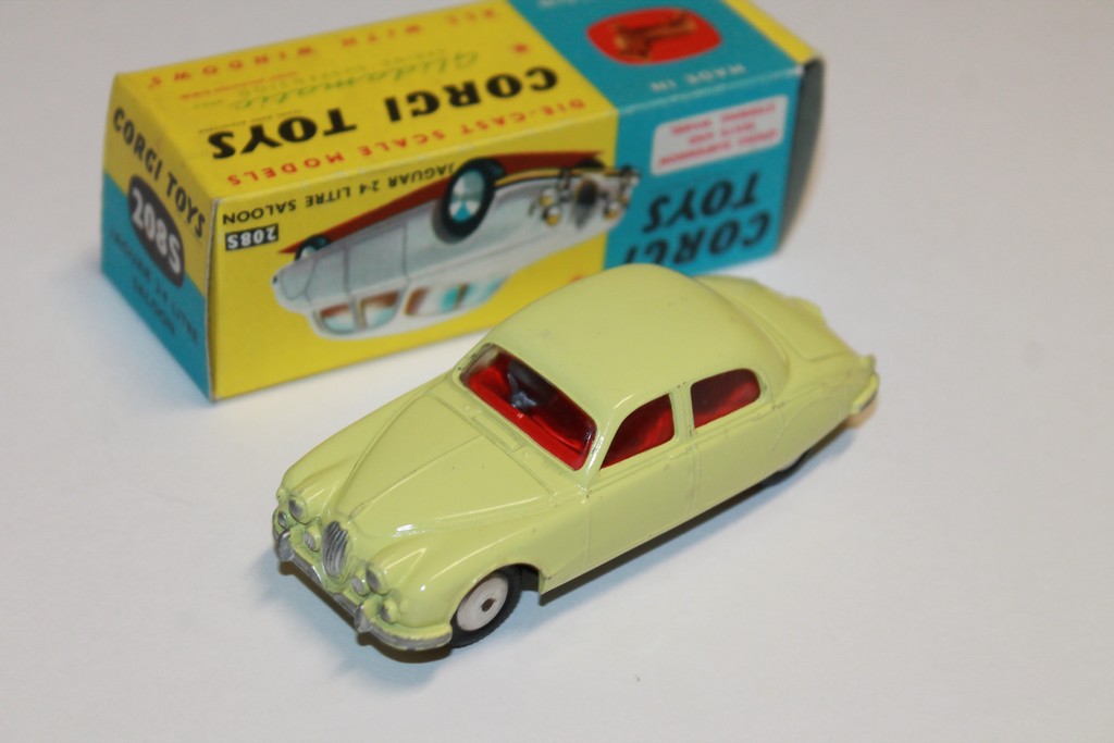 JAGUAR 2.4 SALOON CORGI TOYS 1/43°