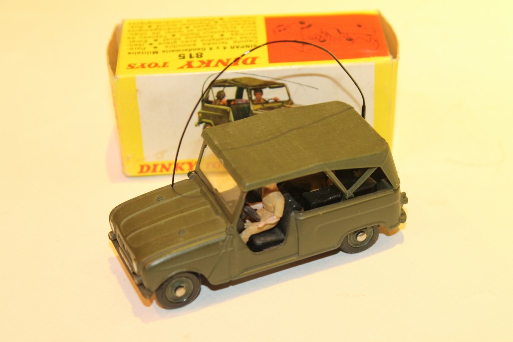RENAULT 4L SINPAR 4X4 GENDARMERIE MILITAIRE DINKY TOYS 1/43°