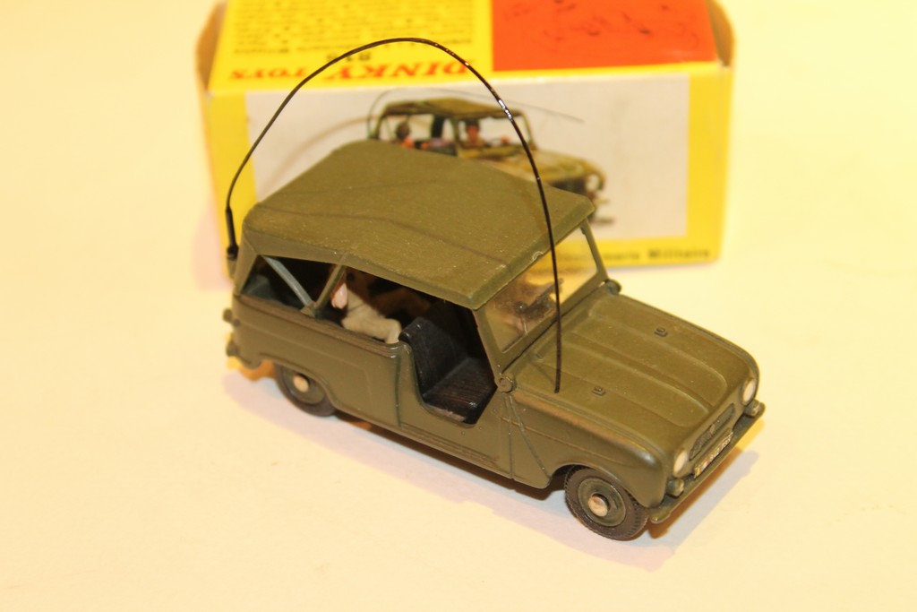 RENAULT 4L SINPAR 4X4 GENDARMERIE MILITAIRE DINKY TOYS 1/43°