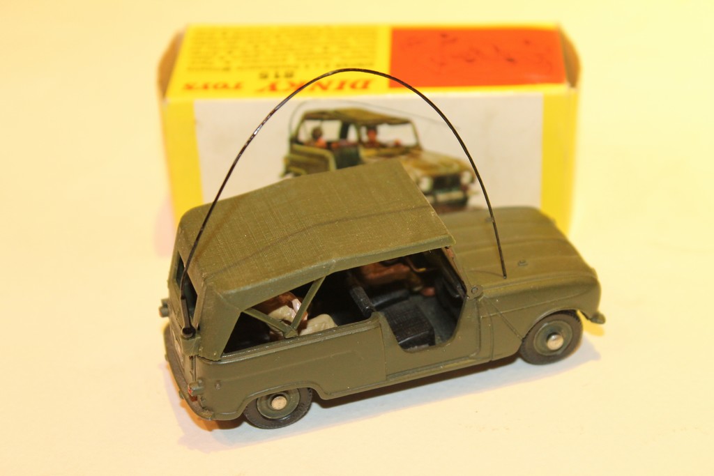 RENAULT 4L SINPAR 4X4 GENDARMERIE MILITAIRE DINKY TOYS 1/43°