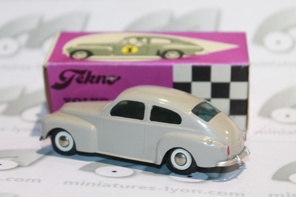 Tekno  volvo pv 544    テクノ　ミニカー Tekno DK 1/43 Volvo PV 544 No. 822 Die-cast White 1960 Car