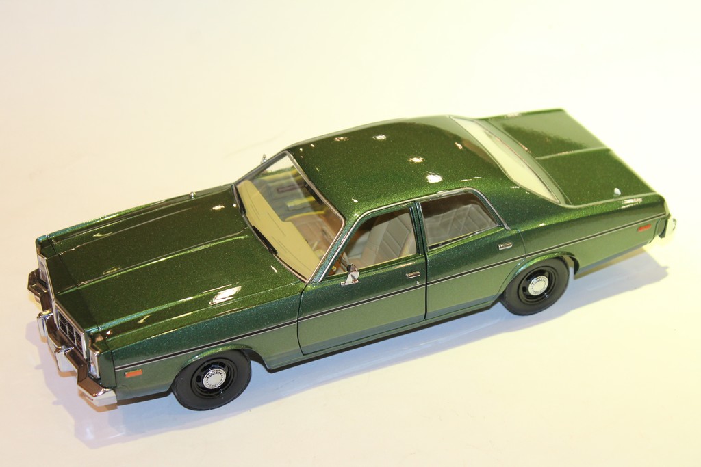 DODGE MONACO HUNTER 1977 GREENLIGHT 1/18°