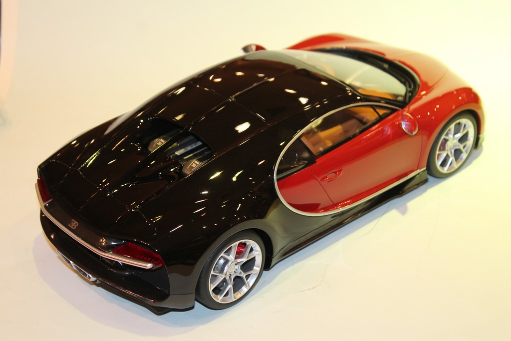 BUGATTI CHIRON ROUGE 2017 1/12°