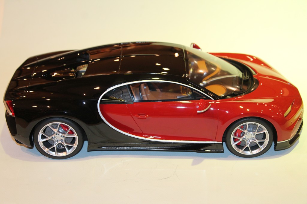 BUGATTI CHIRON ROUGE 2017 1/12°