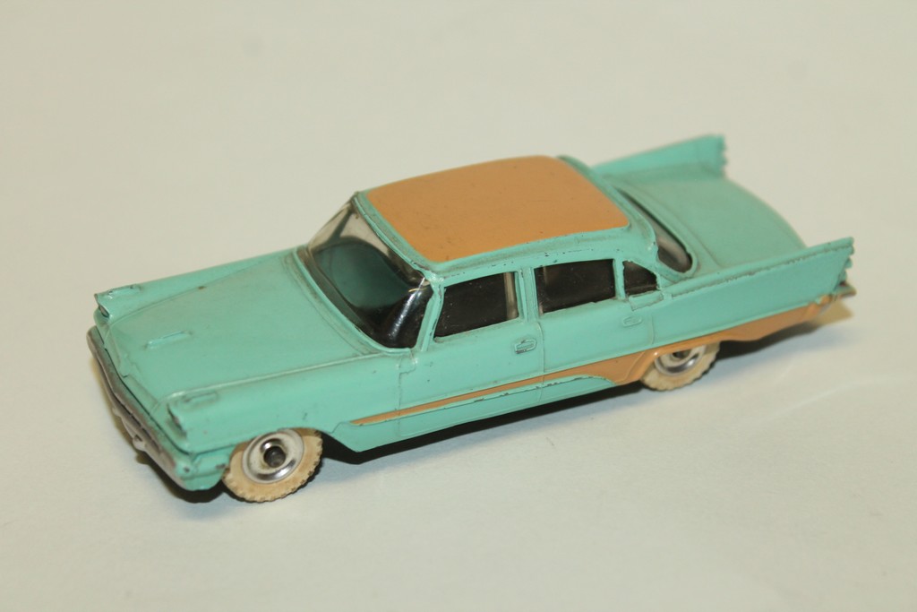 DESOTO FIREFLITE DINKY TOYS 1/43°