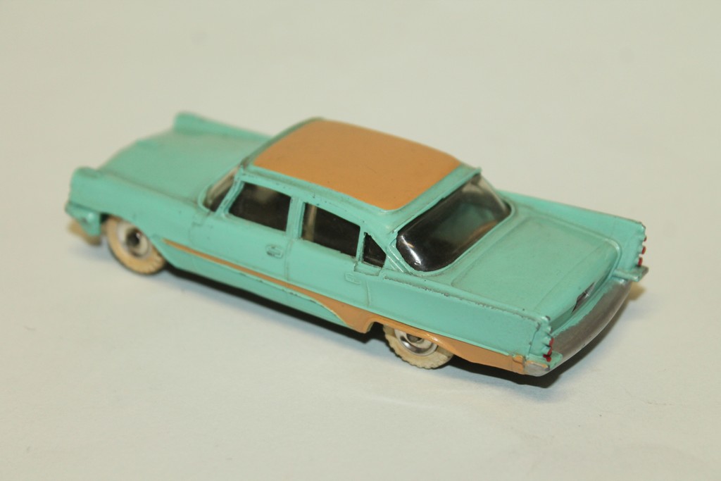 DESOTO FIREFLITE DINKY TOYS 1/43°