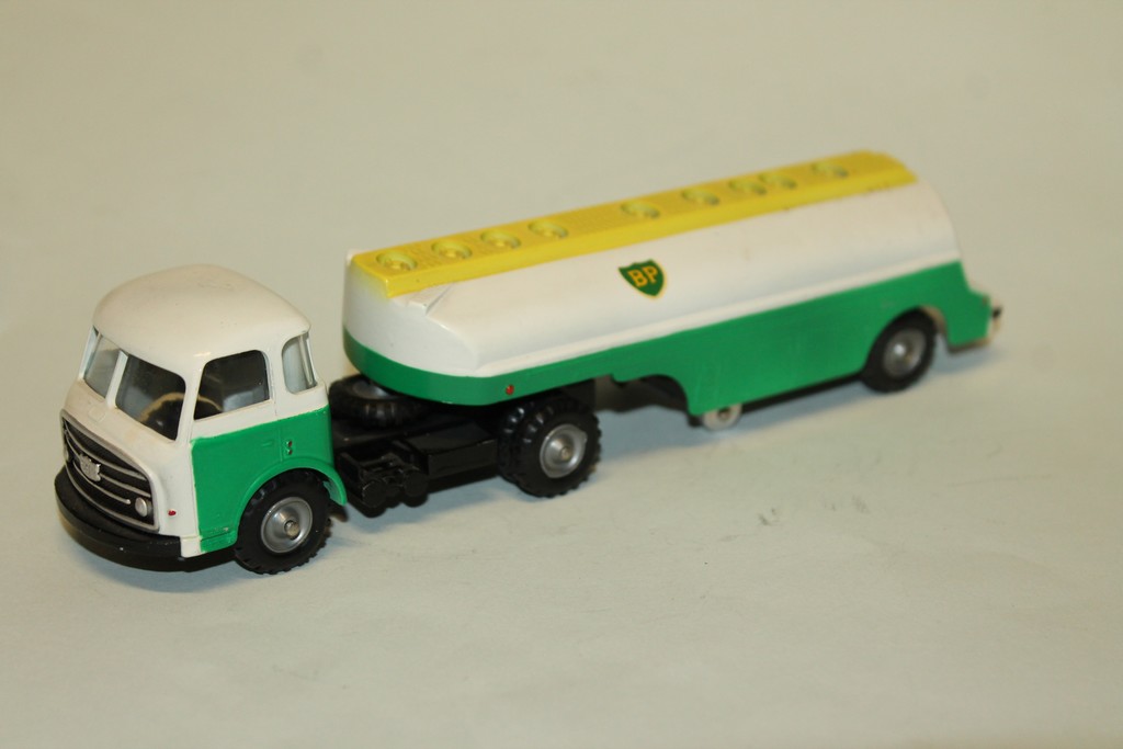 SAVIEM CAMION CITERNE BP CIJ 1/43°