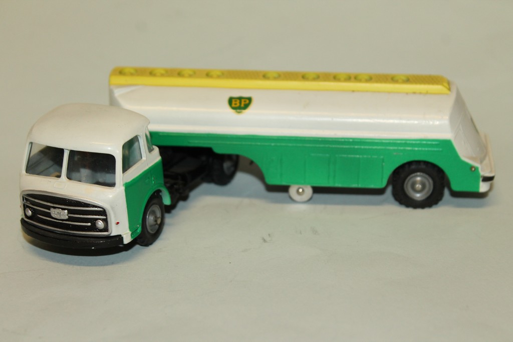 SAVIEM CAMION CITERNE BP CIJ 1/43°