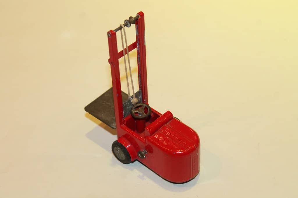 CHARIOT ELEVATEUR ROUGE TEKNO 1/43°