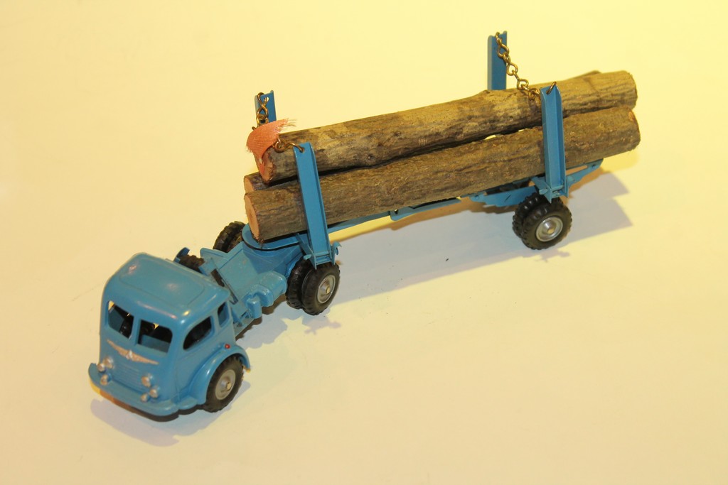 RENAULT TRACTEUR ROUTIER BLEU CIJ 1/43°