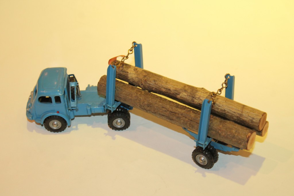 RENAULT TRACTEUR ROUTIER BLEU CIJ 1/43°