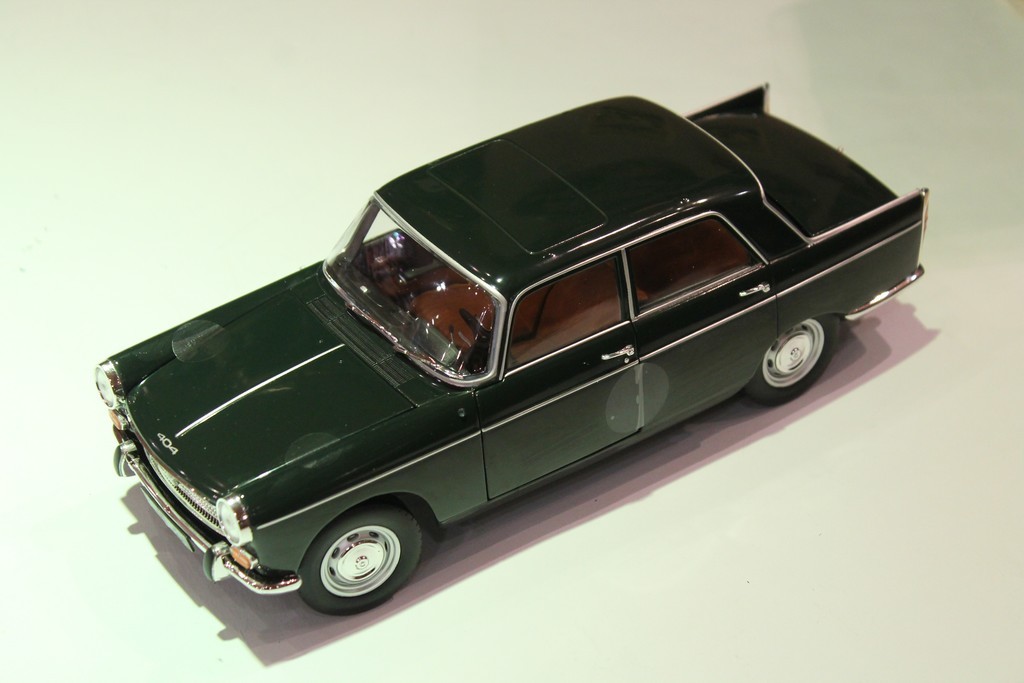 Peugeot 404 (1965), Norev 1:18, Norev 1:18