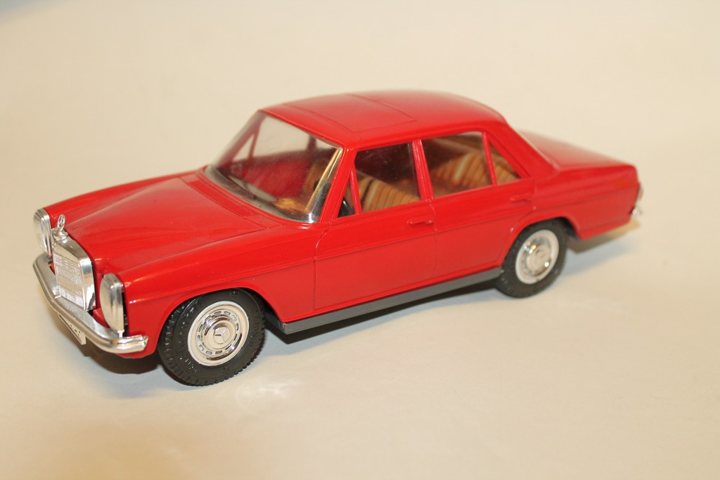 MERCEDES 200 SCHUCO 1/18°