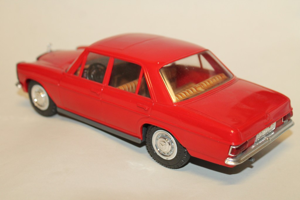 MERCEDES 200 SCHUCO 1/18°