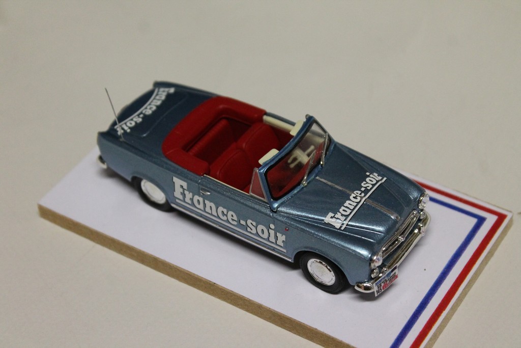 PEUGEOT 403 CABRIOLET FRANCE SOIR TDF 1962 AUTORECLAME 1/43°